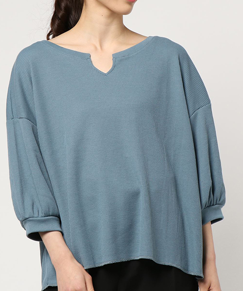 apres jour（アプレジュール）の「キーネックワッフルトップス【ZOZOTOWN限定アイテム】（Tシャツ/カットソー・レディース・ブラック/ベージュ/パープル/オフホワイト/ブルー/その他/ホワイト系その他/ピンク系その他/スモークピンク・フリー）」の13枚目の写真