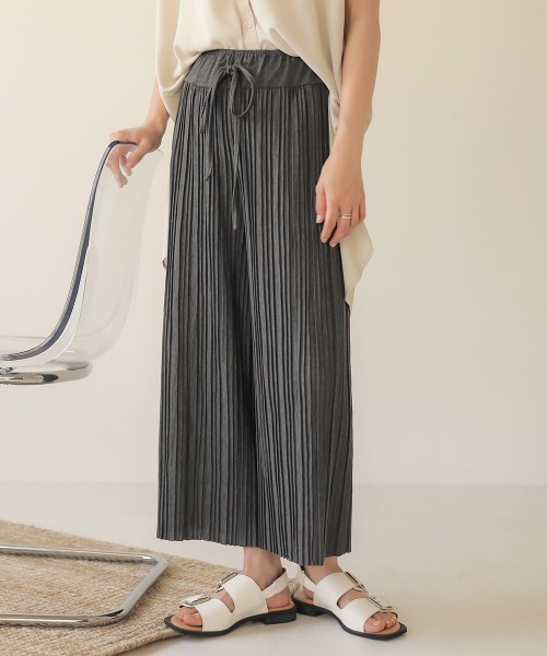 Bab(バブ)の「【WEB限定】カットプリーツリラックスパンツ(その他パンツ・レディース・チャコールグレー/ブラック/グレー/カーキ/キャメル・FREE)」の3枚目の写真