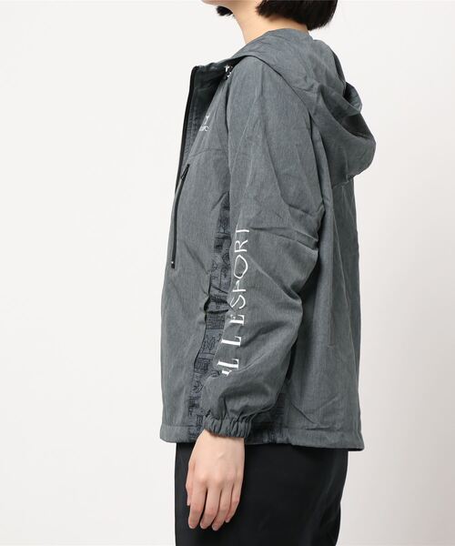 BELLUNA（ベルーナ）の「ＥＬＬＥ　ＳＰＯＲＴ　柄切替パーカー（パーカー・レディース・チャコール/ブラック・MEDIUM/LARGE/X-LARGE）」の3枚目の写真