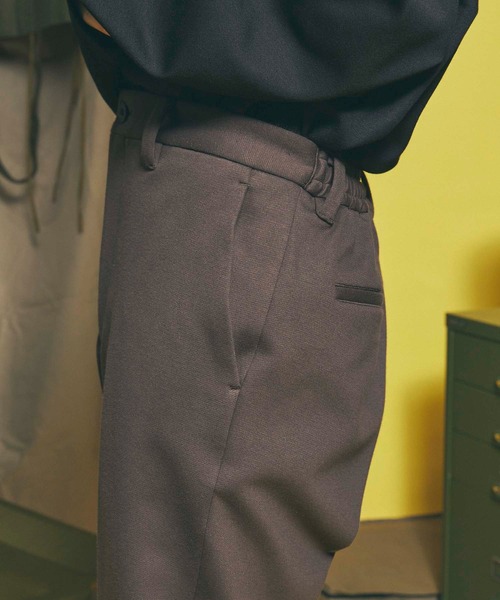 MAISON SPECIAL（メゾンスペシャル）の「《ユニセックスアイテム》ダウンファブリックテーパードスラックス 【MAISON SPECIAL/メゾンスペシャル】■セットアップ対応■（スラックス・メンズ・ブラック/ベージュ/ネイビー/ブラウン/グリーン・1/2/0/3）」の8枚目の写真