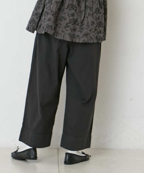 PUAL CE CIN（ピュアルセシン）の「甘撚りツイル配色ステッチワイドパンツ（その他パンツ・レディース・オフホワイト/チャコール/ナチュラル・FREE）」の6枚目の写真