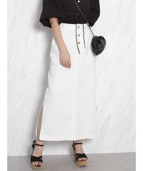 dazzlin（ダズリン）の「ダブルスリットデニムストレートスカート（スカート・レディース・ベージュ/オフホワイト/インディゴブルー・SMALL/MEDIUM）」の5枚目の写真