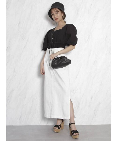 dazzlin（ダズリン）の「ダブルスリットデニムストレートスカート（スカート・レディース・ベージュ/オフホワイト/インディゴブルー・SMALL/MEDIUM）」の9枚目の写真