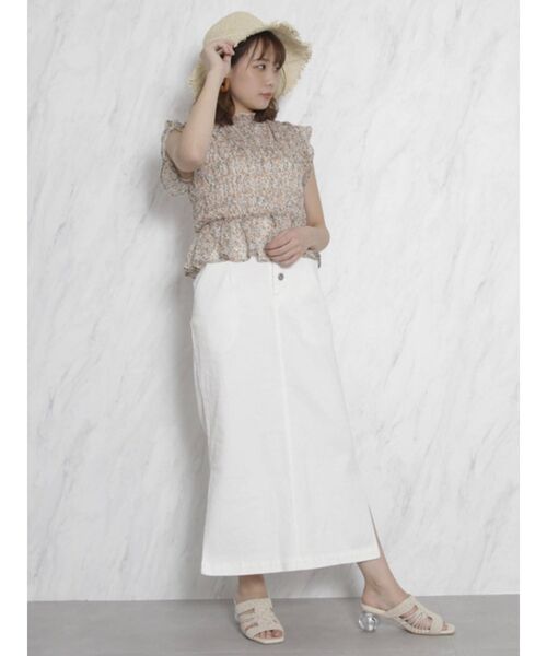 dazzlin（ダズリン）の「ダブルスリットデニムストレートスカート（スカート・レディース・ベージュ/オフホワイト/インディゴブルー・SMALL/MEDIUM）」の11枚目の写真