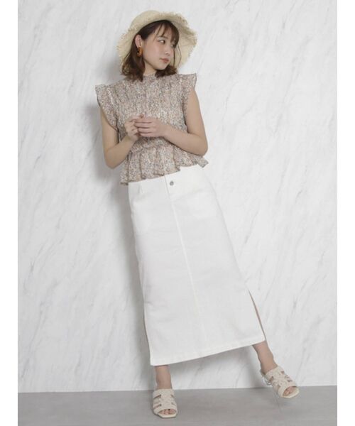 dazzlin（ダズリン）の「ダブルスリットデニムストレートスカート（スカート・レディース・ベージュ/オフホワイト/インディゴブルー・SMALL/MEDIUM）」の4枚目の写真