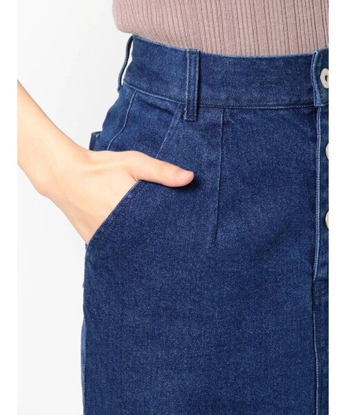 dazzlin（ダズリン）の「ダブルスリットデニムストレートスカート（スカート・レディース・ベージュ/オフホワイト/インディゴブルー・SMALL/MEDIUM）」の17枚目の写真