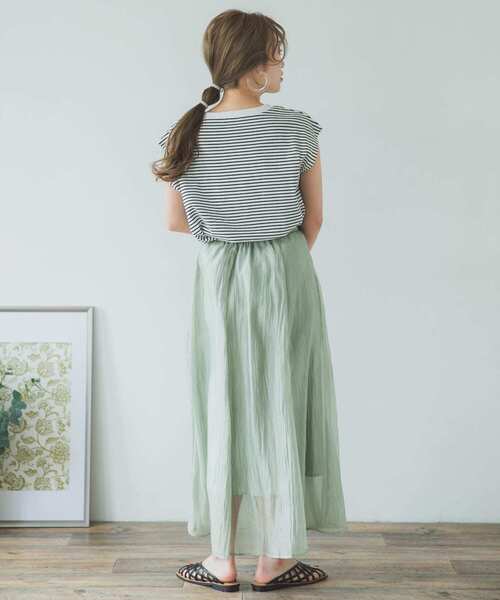 ITEMS URBANRESEARCH（アイテムズ アーバンリサーチ）の「シアーシャイニーフレアスカート（スカート・レディース・ホワイト/パープル/カーキ/グリーン・FREE）」の17枚目の写真