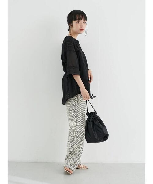 earth music&ecology（アースミュージックアンドエコロジー）の「ピンタックレースチュニック　＊（シャツ/ブラウス・レディース・オフホワイト/ベージュ/サックスブルー/ブラック・FREE）」の21枚目の写真