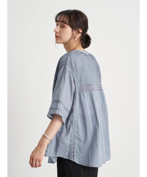 earth music&ecology（アースミュージックアンドエコロジー）の「ピンタックレースチュニック　＊（シャツ/ブラウス・レディース・オフホワイト/ベージュ/サックスブルー/ブラック・FREE）」の18枚目の写真