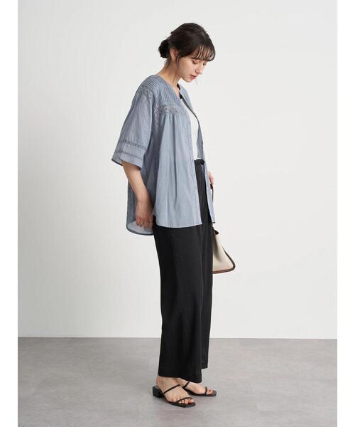 earth music&ecology（アースミュージックアンドエコロジー）の「ピンタックレースチュニック　＊（シャツ/ブラウス・レディース・オフホワイト/ベージュ/サックスブルー/ブラック・FREE）」の14枚目の写真