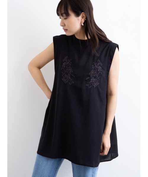 ELENCARE DUE（エレンカーレデュエ）の「・ELENCARE DUE 刺繍ノースリチュニック＊（シャツ/ブラウス・レディース・ブラック/オフホワイト/ブルー/ミント・FREE）」の2枚目の写真