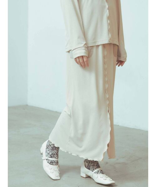 merry jenny(メリージェニー)の「【セットアップ】mellowサテンコンビリブロングスカート(スカート・レディース・ブラック/ベージュ/ブルー・FREE)」の22枚目の写真