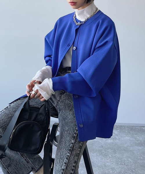 PAGEBOY（ページボーイ）の「〈手洗い可能〉WEB限定アイテム / クルーネックボリュームカーディガン（カーディガン/ボレロ・レディース・ブラック/ブラウン系その他/ブルー系その他/グレイッシュベージュ/オフホワイト/グリーン/オレンジ/ブルー/ターコイズブルー/イエロー/ホワイト系その他/パープル/ホワイト系その他2/ホワイト系その他3/レッド/ホワイト系その他4・FREE）」の11枚目の写真