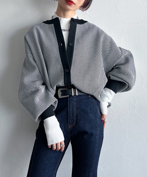 PAGEBOY（ページボーイ）の「〈手洗い可能〉WEB限定アイテム / クルーネックボリュームカーディガン（カーディガン/ボレロ・レディース・ブラック/ブラウン系その他/ブルー系その他/グレイッシュベージュ/オフホワイト/グリーン/オレンジ/ブルー/ターコイズブルー/イエロー/ホワイト系その他/パープル/ホワイト系その他2/ホワイト系その他3/レッド/ホワイト系その他4・FREE）」の4枚目の写真