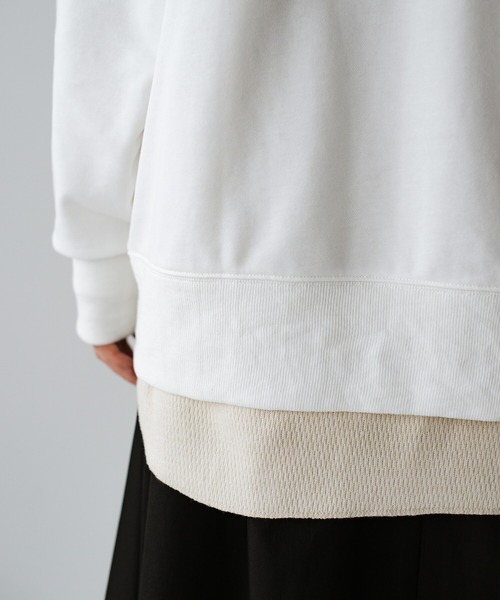 haco!（ハコ）の「古着のスウェットをゆるっと着こなす女性に憧れてつくった 華奢見せもほどよい可愛げにもこだわったオーバーサイズスウェットby who made me（スウェット・レディース・オフホワイト/ラベンダー・1/2）」の12枚目の写真