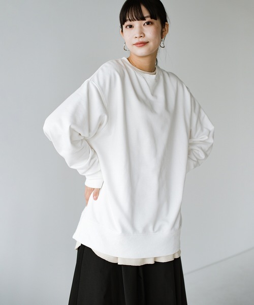 haco!（ハコ）の「古着のスウェットをゆるっと着こなす女性に憧れてつくった 華奢見せもほどよい可愛げにもこだわったオーバーサイズスウェットby who made me（スウェット・レディース・オフホワイト/ラベンダー・1/2）」の13枚目の写真