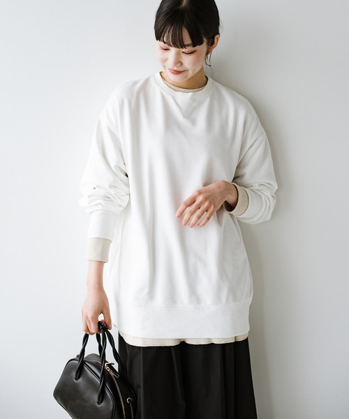 haco!（ハコ）の「古着のスウェットをゆるっと着こなす女性に憧れてつくった 華奢見せもほどよい可愛げにもこだわったオーバーサイズスウェットby who made me（スウェット・レディース・オフホワイト/ラベンダー・1/2）」の9枚目の写真