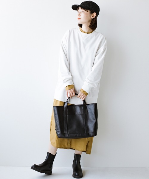 haco!（ハコ）の「古着のスウェットをゆるっと着こなす女性に憧れてつくった 華奢見せもほどよい可愛げにもこだわったオーバーサイズスウェットby who made me（スウェット・レディース・オフホワイト/ラベンダー・1/2）」の4枚目の写真