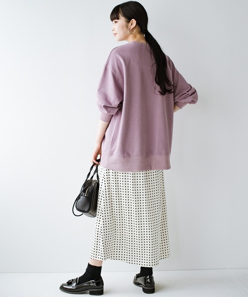 haco!（ハコ）の「古着のスウェットをゆるっと着こなす女性に憧れてつくった 華奢見せもほどよい可愛げにもこだわったオーバーサイズスウェットby who made me（スウェット・レディース・オフホワイト/ラベンダー・1/2）」の16枚目の写真