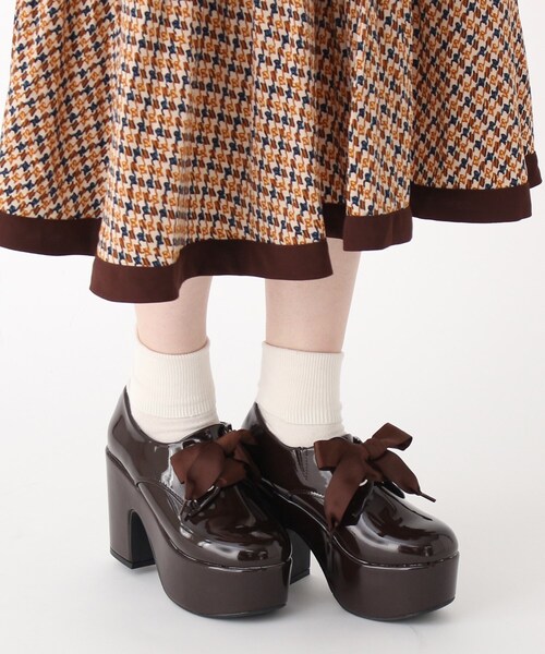 cs T&P(シーエスティーアンドピー)の「サテンリボン厚底マニッシュ(パンプス・レディース・ブラック系1/ブラック系8/ダークブラウン系1/ピンク系6・LL/S/M/L)」の10枚目の写真