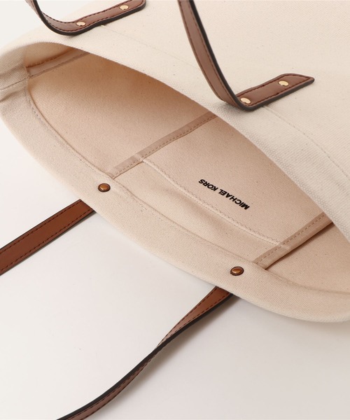 MICHAEL KORS(マイケルコース)の「THE MICHAEL BAG キャンバストート ミディアム(トートバッグ・メンズ・ナチュラル・FREE)」の13枚目の写真