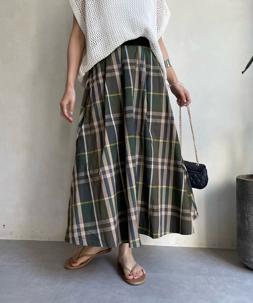 DouDou(ドゥドゥ)の「【WEB限定】チェックタックフレアスカート(スカート・レディース・カーキ/グリーン・FREE)」の1枚目の写真