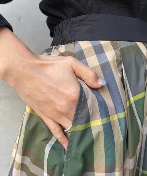 DouDou(ドゥドゥ)の「【WEB限定】チェックタックフレアスカート(スカート・レディース・カーキ/グリーン・FREE)」の13枚目の写真