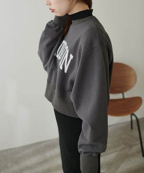 natural couture（ナチュラルクチュール）の「【大人ナチュ】ショート丈ロゴトレーナー（スウェット・レディース・スミクロ/グリーン/グレー/オフホワイト・FREE）」の6枚目の写真