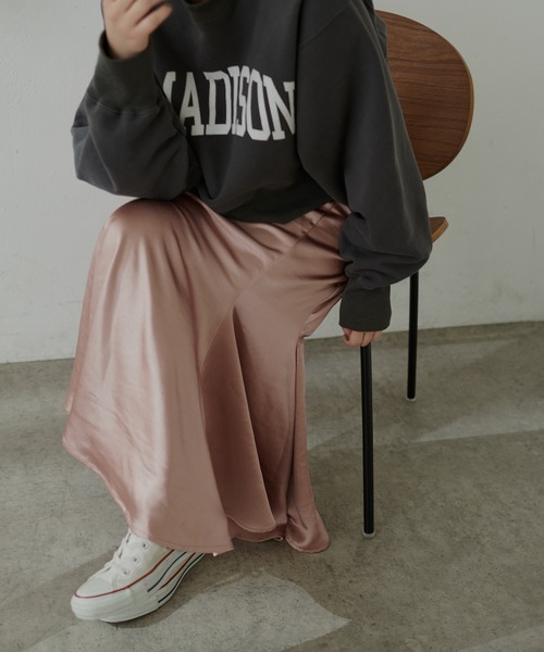 natural couture（ナチュラルクチュール）の「【大人ナチュ】ショート丈ロゴトレーナー（スウェット・レディース・スミクロ/グリーン/グレー/オフホワイト・FREE）」の14枚目の写真