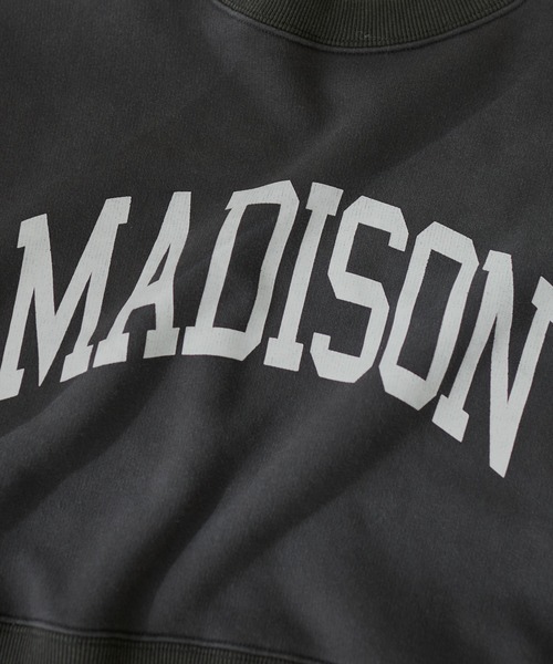 natural couture（ナチュラルクチュール）の「【大人ナチュ】ショート丈ロゴトレーナー（スウェット・レディース・スミクロ/グリーン/グレー/オフホワイト・FREE）」の9枚目の写真