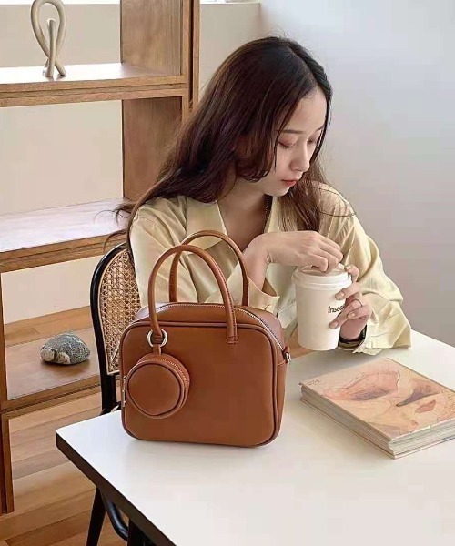 yuue' ( wear )(ユーイ)の「2way ミニボストンバッグ / ショルダーバッグ コインケース付き(ボストンバッグ・レディース・ホワイト/ブラック/ブラウン/ライトブラウン・FREE)」の4枚目の写真