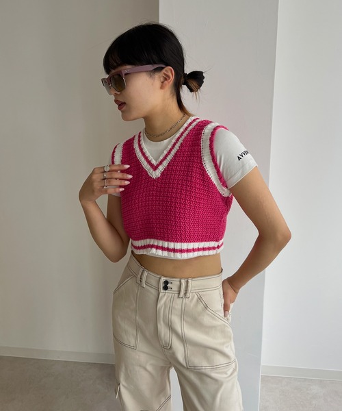 Avvenente(アベネンテ)の「【Avvenente】バイカラーミニニットベスト(ベスト・レディース・ブラック/オレンジ/ピンク・FREE)」の2枚目の写真