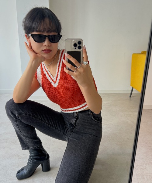 Avvenente(アベネンテ)の「【Avvenente】バイカラーミニニットベスト(ベスト・レディース・ブラック/オレンジ/ピンク・FREE)」の3枚目の写真