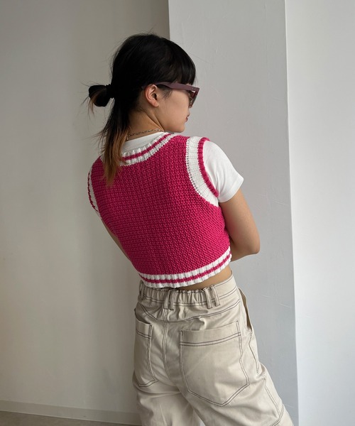 Avvenente(アベネンテ)の「【Avvenente】バイカラーミニニットベスト(ベスト・レディース・ブラック/オレンジ/ピンク・FREE)」の11枚目の写真