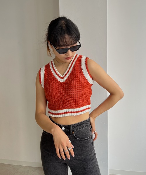 Avvenente(アベネンテ)の「【Avvenente】バイカラーミニニットベスト(ベスト・レディース・ブラック/オレンジ/ピンク・FREE)」の15枚目の写真