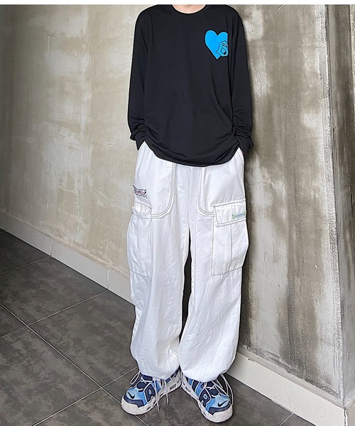 .KOM（ドットコム）の「A'GEM/9 × .kom『.kom/ドットケーオーエム』Stitch Design Wide-Silhouette Pants/ステッチルーズシルエットパンツ（カーゴパンツ・メンズ・ブラック/ホワイト・M/L）」の18枚目の写真