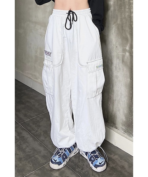 .KOM（ドットコム）の「A'GEM/9 × .kom『.kom/ドットケーオーエム』Stitch Design Wide-Silhouette Pants/ステッチルーズシルエットパンツ（カーゴパンツ・メンズ・ブラック/ホワイト・M/L）」の17枚目の写真