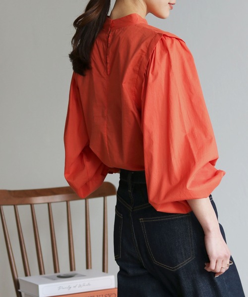 HER CLOSET(ハークローゼット)の「【shemoshelly】ボリュームスリーブコットンブラウス(シャツ/ブラウス・レディース・ブラック/ブラウン/オフホワイト/オレンジ/ブルー/ライトグリーン・M)」の6枚目の写真