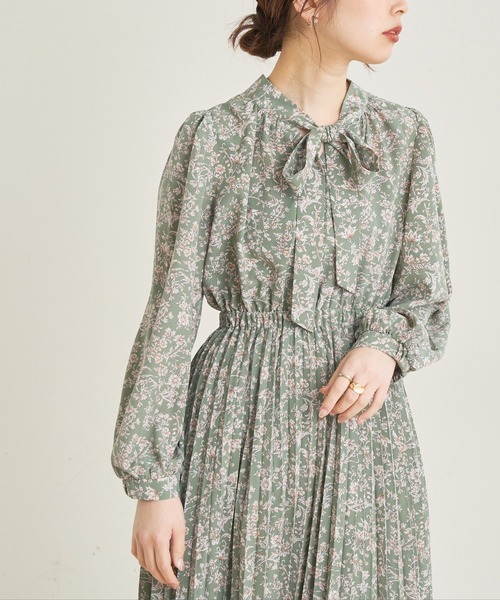 natural couture(ナチュラルクチュール)の「【WEB限定カラー有り】コレ1枚でコーデが決まるお上品ボータイプリーツワンピース(ワンピース・レディース・ネイビー/イエロー/オレンジ/その他1/その他2/その他3/その他4/ライトベージュ・FREE)」の8枚目の写真