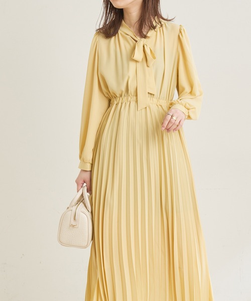 natural couture(ナチュラルクチュール)の「【WEB限定カラー有り】コレ1枚でコーデが決まるお上品ボータイプリーツワンピース(ワンピース・レディース・ネイビー/イエロー/オレンジ/その他1/その他2/その他3/その他4/ライトベージュ・FREE)」の16枚目の写真