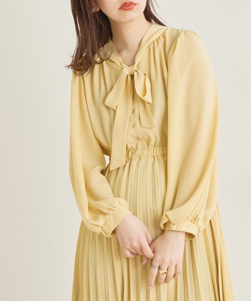natural couture(ナチュラルクチュール)の「【WEB限定カラー有り】コレ1枚でコーデが決まるお上品ボータイプリーツワンピース(ワンピース・レディース・ネイビー/イエロー/オレンジ/その他1/その他2/その他3/その他4/ライトベージュ・FREE)」の22枚目の写真