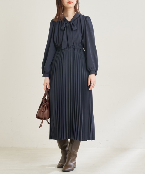 natural couture(ナチュラルクチュール)の「【WEB限定カラー有り】コレ1枚でコーデが決まるお上品ボータイプリーツワンピース(ワンピース・レディース・ネイビー/イエロー/オレンジ/その他1/その他2/その他3/その他4/ライトベージュ・FREE)」の9枚目の写真
