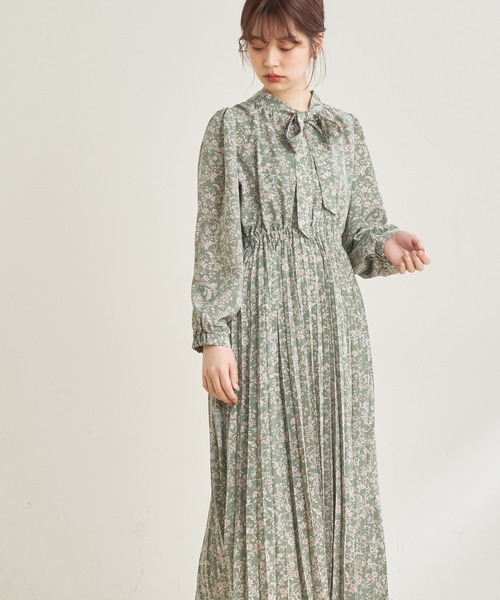 natural couture(ナチュラルクチュール)の「【WEB限定カラー有り】コレ1枚でコーデが決まるお上品ボータイプリーツワンピース(ワンピース・レディース・ネイビー/イエロー/オレンジ/その他1/その他2/その他3/その他4/ライトベージュ・FREE)」の19枚目の写真