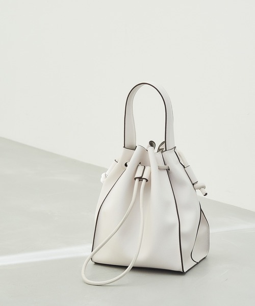 ROPE'(ロペ)の「【新色追加】2WAYドロストミドルバッグ(ハンドバッグ・レディース・ブラック/ライトグレー/ホワイト/キャメル/ホワイト系その他/ベージュ系その他・FREE)」の2枚目の写真