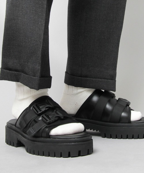 glabella(グラベラ)の「超厚底 タンクソール ダブルストラップ フェイクレザー スライドサンダル(サンダル・メンズ・ブラック・S/M/L)」の4枚目の写真
