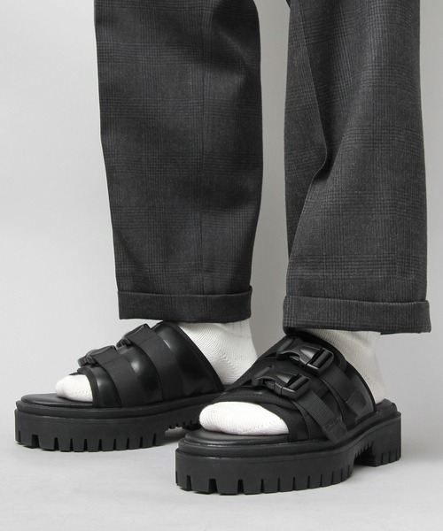 glabella(グラベラ)の「超厚底 タンクソール ダブルストラップ フェイクレザー スライドサンダル(サンダル・メンズ・ブラック・S/M/L)」の6枚目の写真