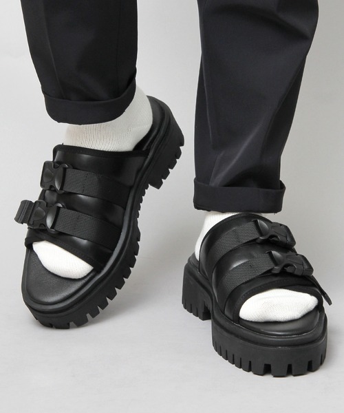 glabella(グラベラ)の「超厚底 タンクソール ダブルストラップ フェイクレザー スライドサンダル(サンダル・メンズ・ブラック・S/M/L)」の3枚目の写真