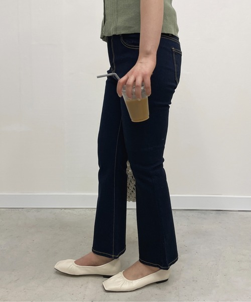 StyleSea(スタイルシー)の「フレアデニムパンツ(デニムパンツ・レディース・インディゴブルー・24inch/25inch/26inch/27inch/23inch)」の3枚目の写真