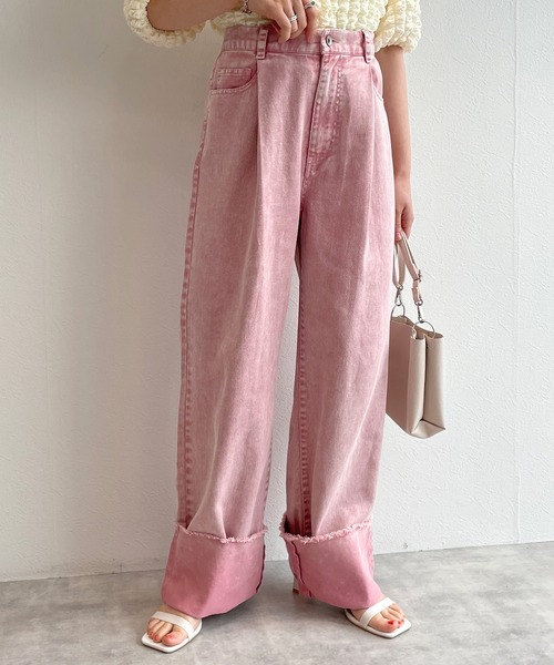 w closet（ダブルクローゼット）の「【お気に入り数1.6万人突破】裾ロールUPデニムワイドパンツ（デニムパンツ・レディース・ネイビー/ケミカルウォッシュ/キナリ/ピンク・FREE）」の4枚目の写真