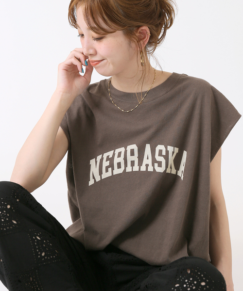 B.C STOCK（ベーセーストック）の「カレッジアーチロゴTシャツ（Tシャツ/カットソー・レディース・ベージュ/ブラック/ブルー系その他/ホワイト・FREE）」の2枚目の写真